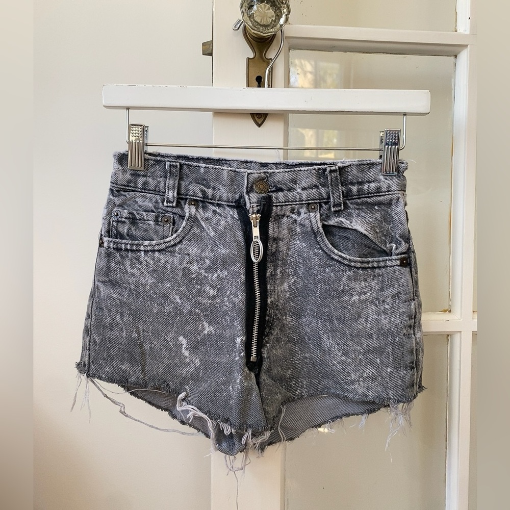 Levi’s Denim Cut Off Mini Shorts women’s size 27 fits size 25 or size Small